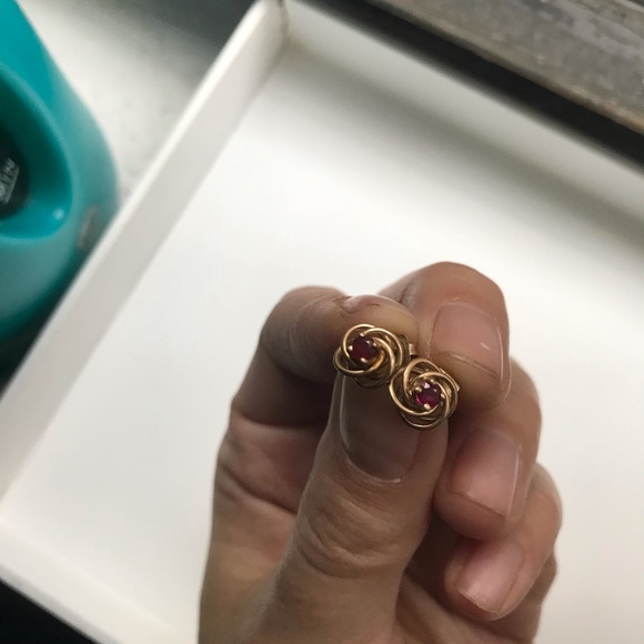 Gold and garnet earrings - Picture 4 of 4